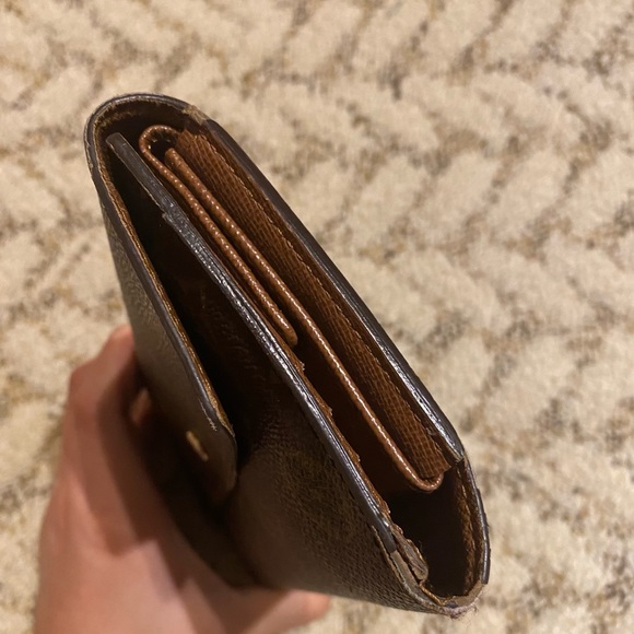 Louis Vuitton wallet - Picture 9 of 11